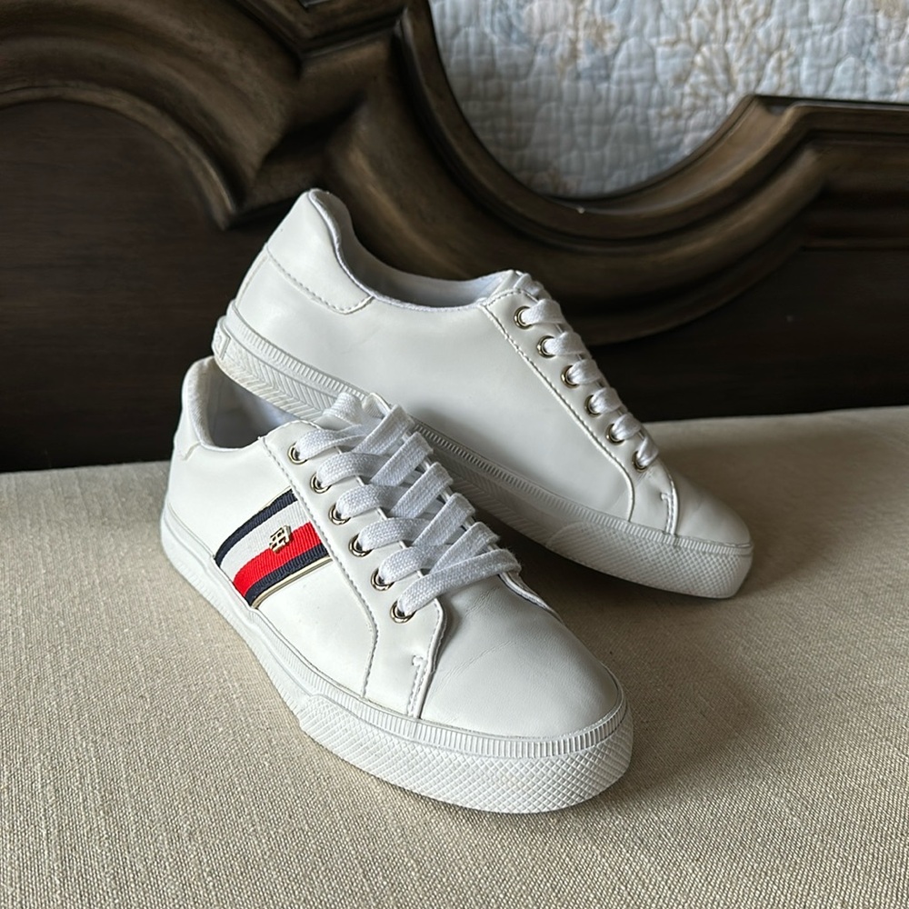 6M Women’s Tommy Hilfiger Sneakers